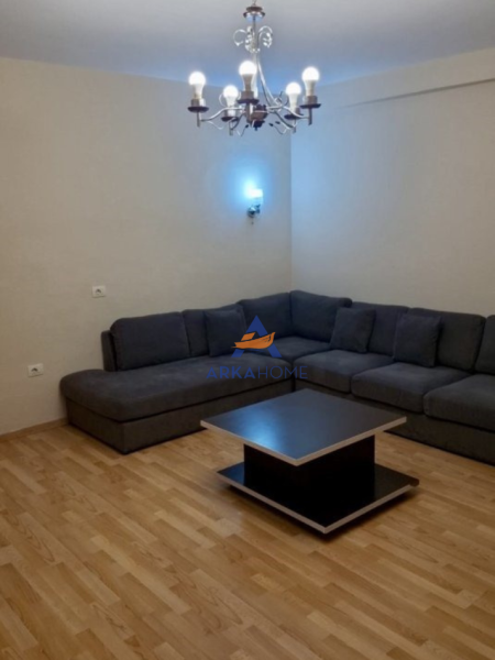 Tirane, jepet me qera apartament 2+1+Ballkon Kati 3, 94 m² 550 € (XHON KENEDI)