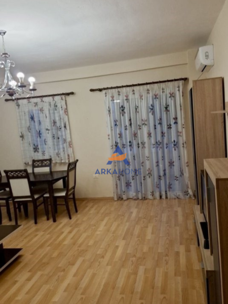 Tirane, jepet me qera apartament 2+1+Ballkon Kati 3, 94 m² 550 € (XHON KENEDI)