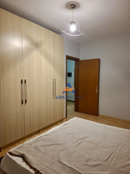 Tirane, jepet me qera apartament 2+1+Ballkon Kati 3, 94 m² 550 € (XHON KENEDI)