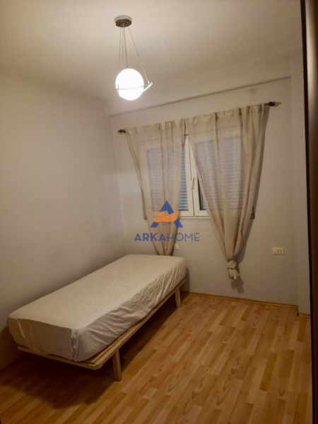 Tirane, jepet me qera apartament 2+1+Ballkon Kati 3, 94 m² 550 € (XHON KENEDI)