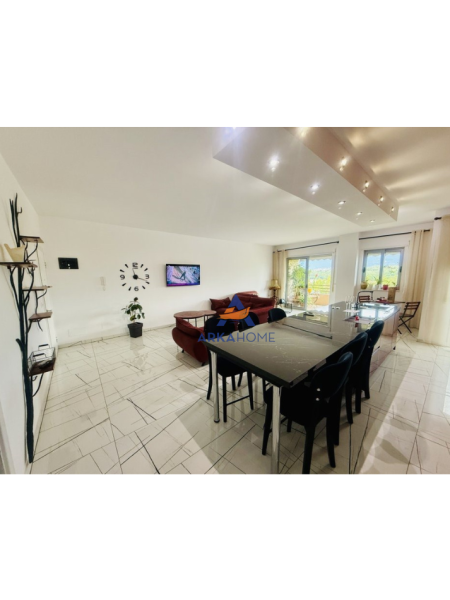 Tirane, jepet me qera apartament 2+1+Ballkon Kati 5, 130 m² 1.300 € (LIQENI I THATE)