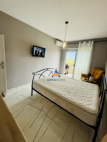 Tirane, jepet me qera apartament 2+1+Ballkon Kati 5, 130 m² 1.300 € (LIQENI I THATE)