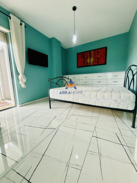 Tirane, jepet me qera apartament 2+1+Ballkon Kati 5, 130 m² 1.300 € (LIQENI I THATE)