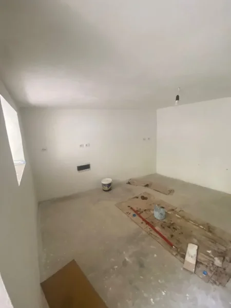 Tirane, jepet me qera ambjent biznesi Kati -1, 25 m² 300 € (rruga e durresit)