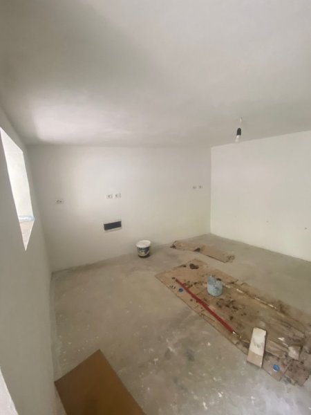 Tirane, shitet dyqan Kati -1, 25 m² 70.000 € (zogu i zi)