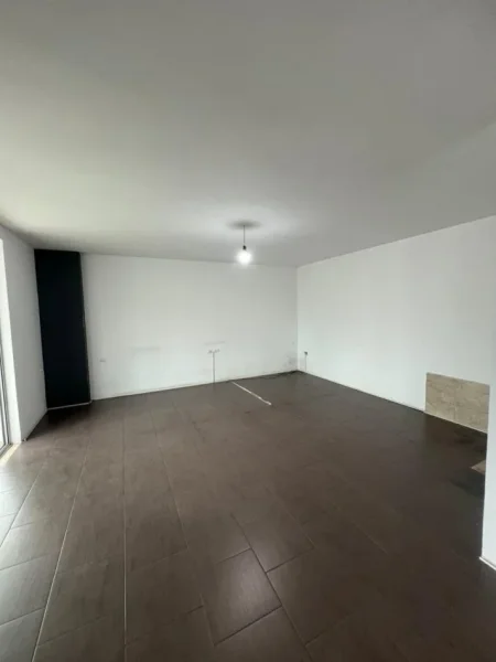 Tirane, jepet me qera ambjent biznesi Kati 6, 116 m² 700 € (zogu i zi)