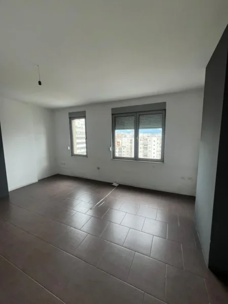 Tirane, jepet me qera ambjent biznesi Kati 6, 116 m² 700 € (zogu i zi)