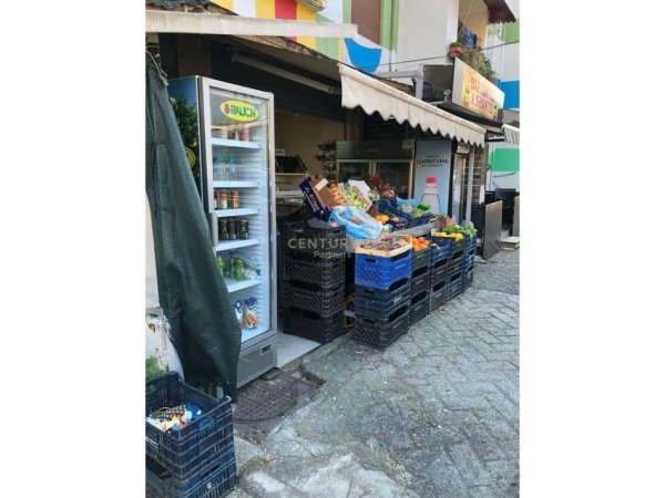 Tirane, shitet dyqan Kati 0, 29 m² 150.000 € (BUZE RRUGE NE BULEVARDIN BAJRAM CURRI)
