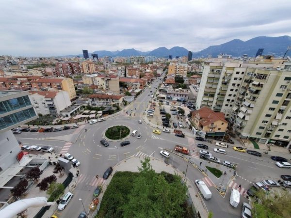 Tirane, shes ambjent biznesi , 145 m² 450.000 € (Komuna e Parisit)