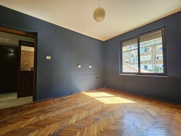 Tirane, jepet me qera zyre Kati 2, 75 m² 700 € (Myslym Shyri)