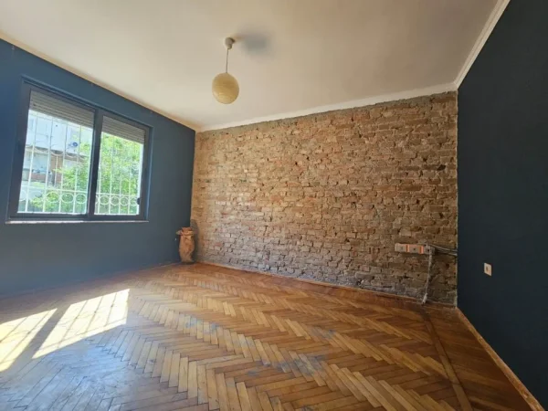 Tirane, jepet me qera zyre Kati 2, 75 m² 700 € (Myslym Shyri)