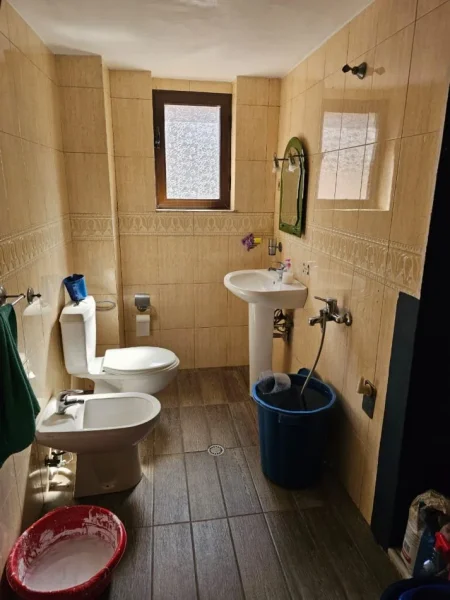 Tirane, jepet me qera zyre Kati 2, 75 m² 700 € (Myslym Shyri)