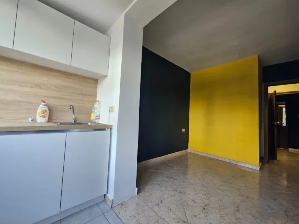 Tirane, jepet me qera zyre Kati 2, 75 m² 700 € (Myslym Shyri)