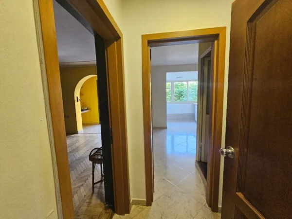 Tirane, jepet me qera zyre Kati 2, 75 m² 700 € (Myslym Shyri)