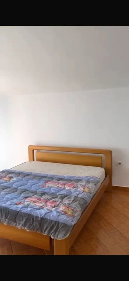 Tirane, jepet me qera apartament 2+1+Ballkon Kati 3, 80 m² 380 € (LAPRAKE)