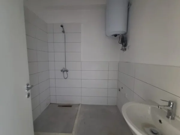 Tirane, shitet apartament 1+1 Kati 3, 52 m² 132.000 € (Mbrapa ambasades amerikane)