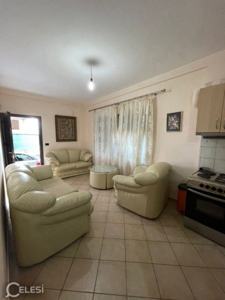 Tirane, jepet me qera apartament 1+1+Ballkon Kati 1, 60 m² 350 € (SELITE)