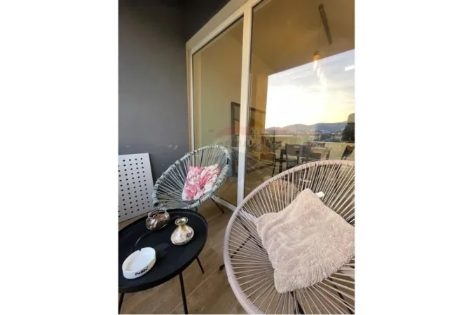 Tirane, jepet me qera apartament 2+1 , 95 m² 1.200 € (Rr. e Kosovareve)