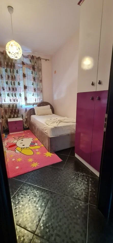 Tirane, jepet me qera apartament 3+1 Kati 2, 100 m² 650 € (Ish Stacioni Trenit)