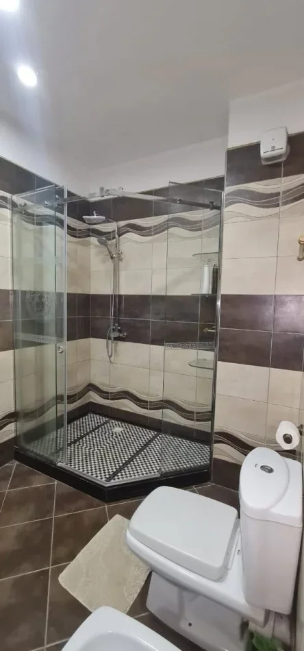 Tirane, jepet me qera apartament 3+1 Kati 2, 100 m² 650 € (Ish Stacioni Trenit)