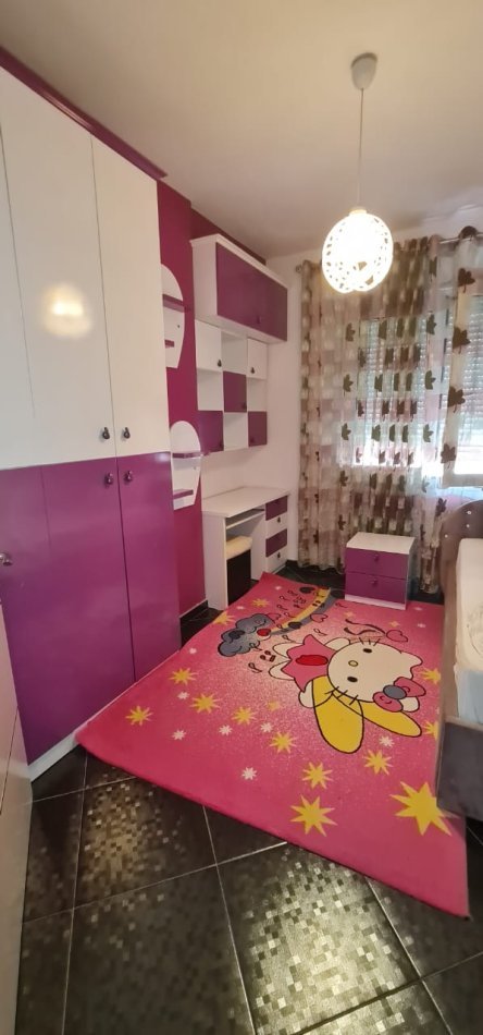 Tirane, jepet me qera apartament 3+1 Kati 2, 100 m² 650 € (Ish Stacioni Trenit)