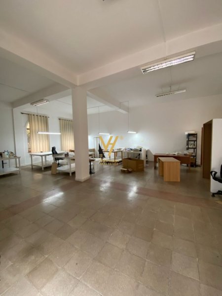 Tirane, jepet me qera zyre Kati 0, 198 m² 1.200 € (RRUGA BARRIKADAVE)