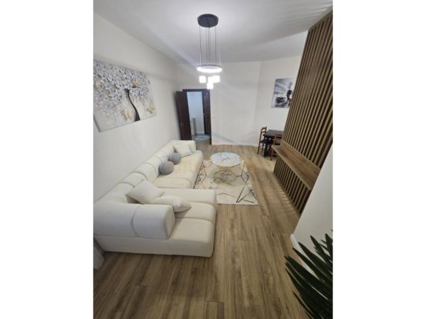 Shkembi Kavajes, shitet apartament 1+1+Ballkon Kati 2, 70 m² 88.000 € (Kavaje)