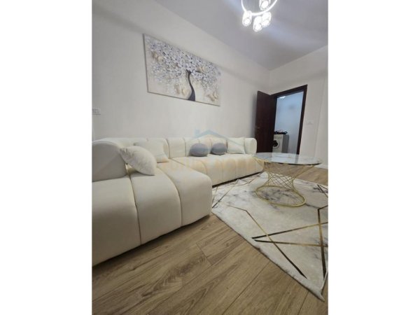 Shkembi Kavajes, shitet apartament 1+1+Ballkon Kati 2, 70 m² 88.000 € (Kavaje)