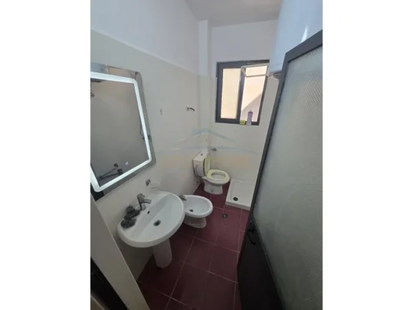 Shkembi Kavajes, shitet apartament 1+1+Ballkon Kati 2, 70 m² 88.000 € (Kavaje)