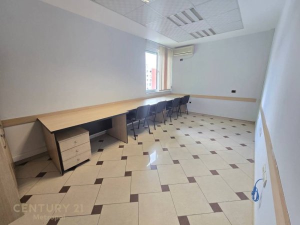 Tirane, jepet me qera zyre Kati 5, 130 m² 1.300 € (BLLOK)