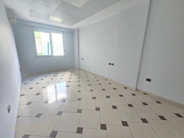 Tirane, jepet me qera zyre Kati 5, 130 m² 1.300 € (BLLOK)