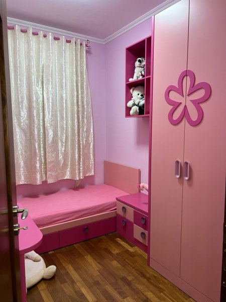 Tirane, jepet me qera apartament 3+1+Ballkon Kati 1, 150 m² 1.000 € (Rruga Abraham Lincoln)