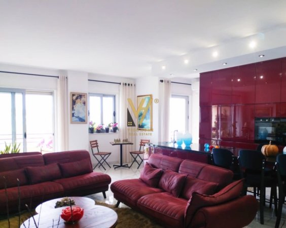 Tirane, jepet me qera apartament 3+1+Ballkon Kati 6, 136 m² 1.300 € (LIQENI THATE)