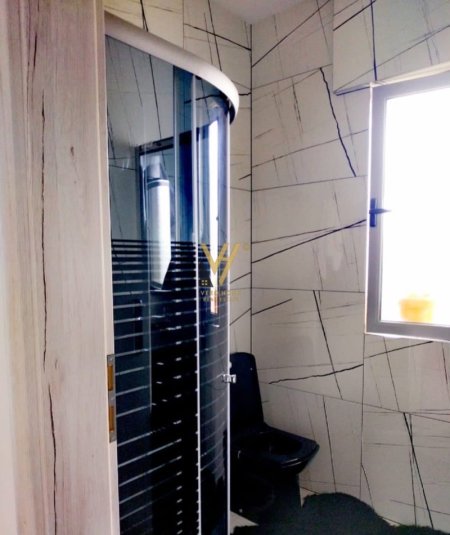 Tirane, jepet me qera apartament 3+1+Ballkon Kati 6, 136 m² 1.300 € (LIQENI THATE)
