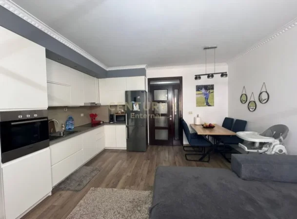 Tirane, shitet apartament 2+1+Ballkon Kati 3, 104 m² 155.000 € (Fresk)