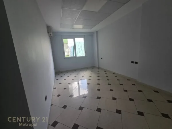 Tirane, jepet me qera zyre Kati 5, 130 m² 1.300 € (Rruga Sami Frasheri)