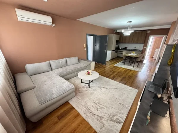 Tirane, shes apartament 3+1 Kati 9, 122 m² 248.000 € (rruga Muhamedin Llagami)