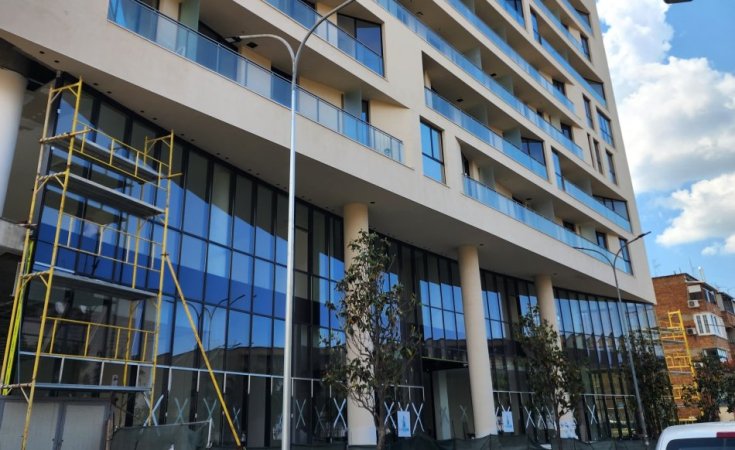 Shitet: DYQAN (📍Mine Peza - Buze Rruge) Kati 0, (154 m²) ||  700.000€