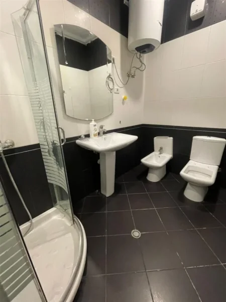 Tirane, jepet me qera apartament 2+1+Ballkon Kati 5, 125 m² 600 € (IRFAN TOMINI)