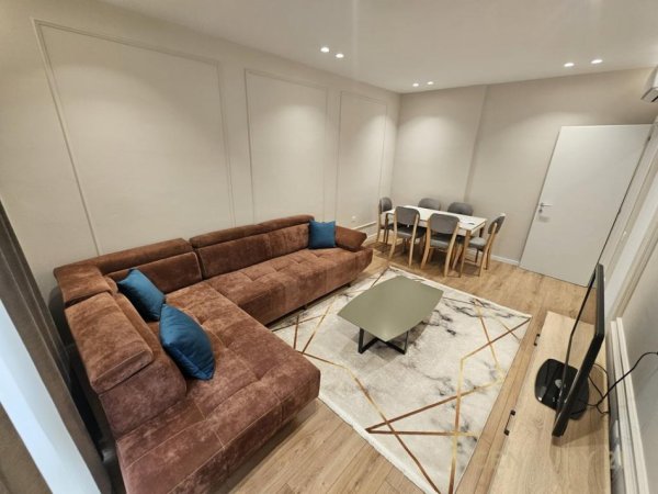Tirane, jepet me qera 1+1+Ballkon Kati 7, 78 m² 620 € (Bulevardi I Ri)