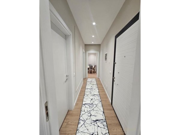 Tirane, jepet me qera 1+1+Ballkon Kati 7, 78 m² 620 € (Bulevardi I Ri)