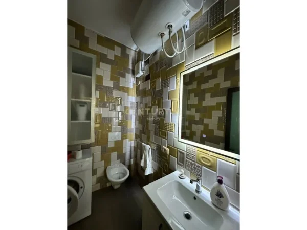 Tirane, shitet ambjent biznesi Kati 0, 57 m² 180.000 € (Porcelan)
