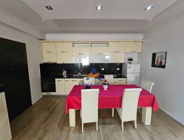 Tirane, shitet 2+1+Ballkon Kati 3, 80 m² 120.000 € (fresku)