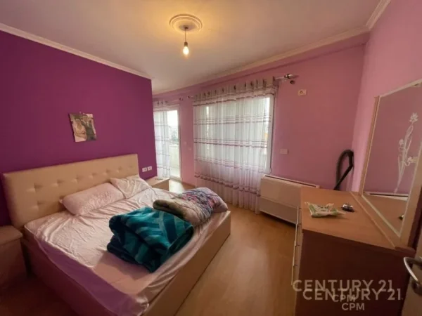 Tirane, shes apartament 3+1+2+ 2 POSTE PARKIMI , 135 m² 360.000 € (Komuna e Parisit)