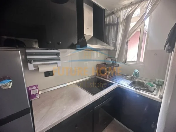 Tirane, shitet apartament 1+1+Ballkon Kati 5, 52 m² 98.000 € (Rruga Hoxha Tahsim, Prane Credins Bank)