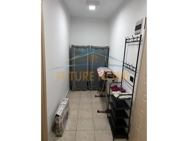 Tirane, shitet apartament 1+1+Ballkon Kati 5, 52 m² 98.000 € (Rruga Hoxha Tahsim, Prane Credins Bank)