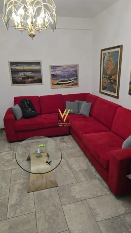 Tirane, jepet me qera apartament 2+1+Ballkon Kati 3, 64 m² 550 € (MEDRESEJA)