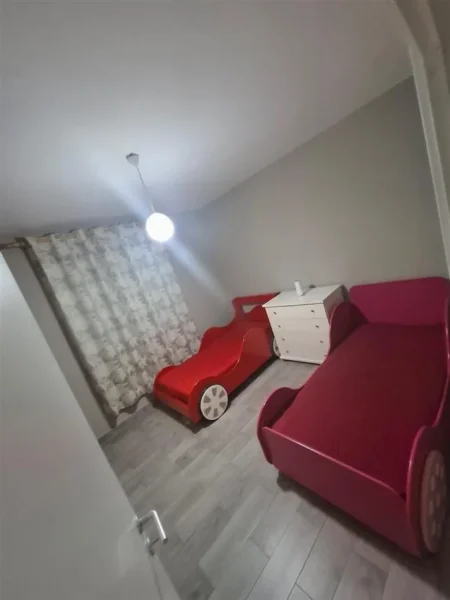 Durres, jepet me qera apartament 2+1+Ballkon Kati 4, 100 m² 600 € (ALI DEMI)