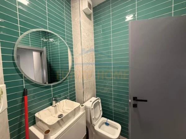 Shitet, Biznes, Qendër Estetike, Tregu Elektrik, Tiranë