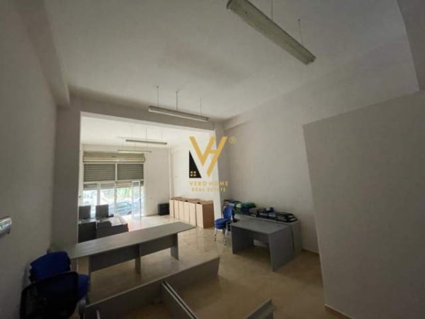 Tirane, shitet dyqan Kati 1, 70 m² 95.000 Euro (AMERICAN 3)